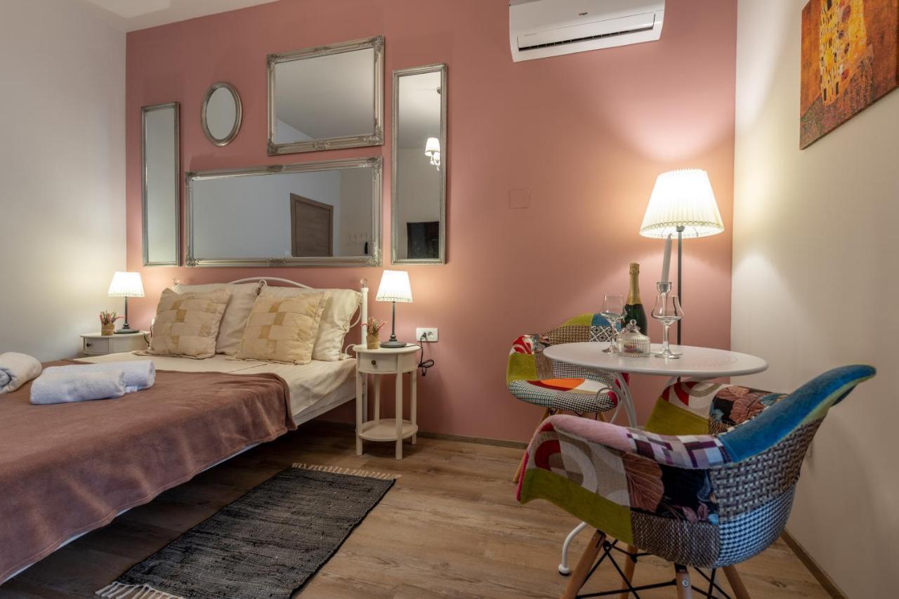 Old City Romantic Studios 4 With Free Private Parking Pula Ngoại thất bức ảnh