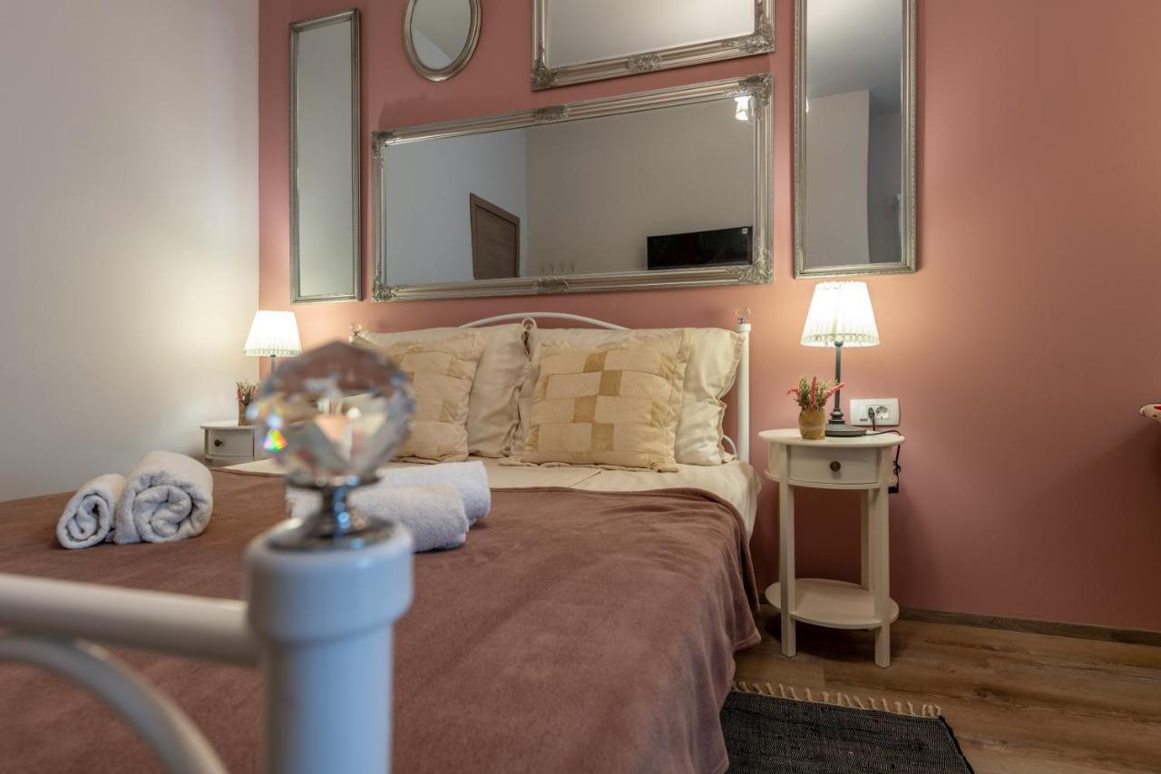 Old City Romantic Studios 4 With Free Private Parking Pula Ngoại thất bức ảnh