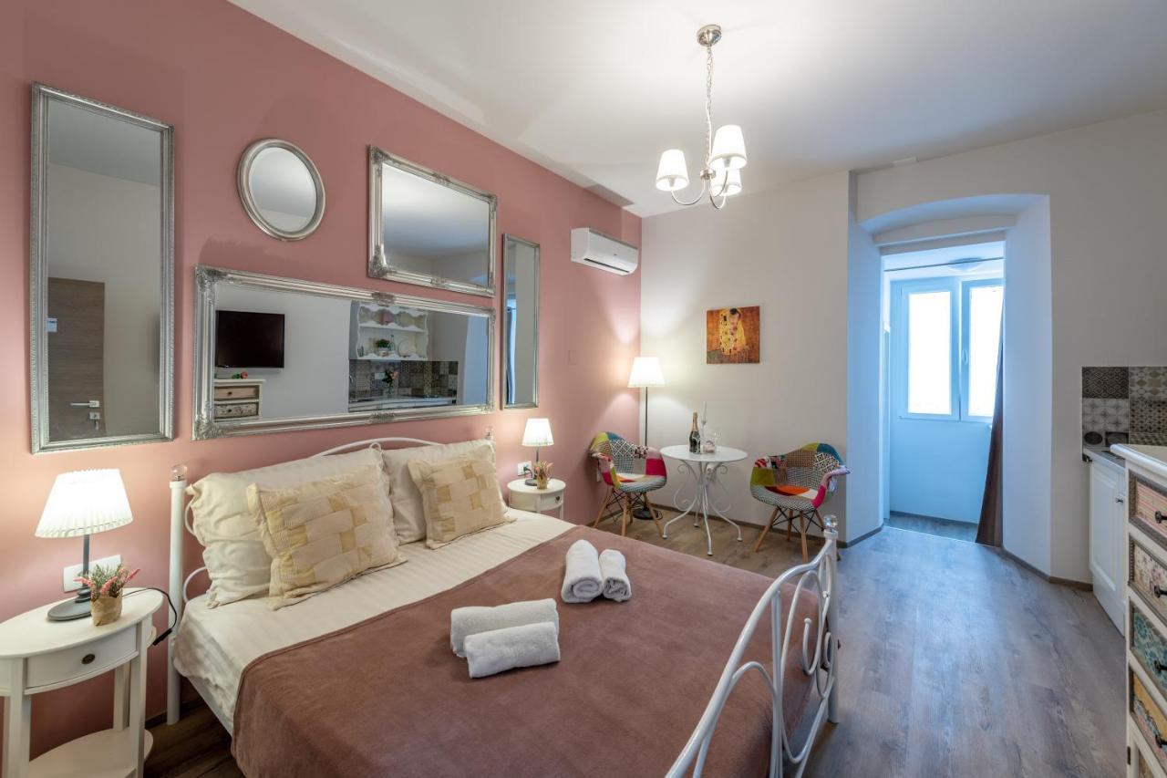 Old City Romantic Studios 4 With Free Private Parking Pula Ngoại thất bức ảnh