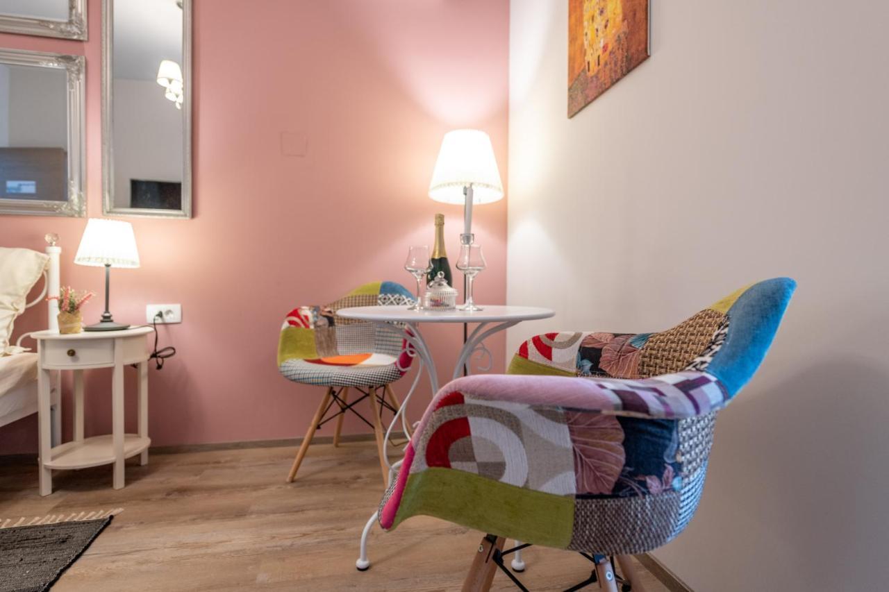 Old City Romantic Studios 4 With Free Private Parking Pula Ngoại thất bức ảnh
