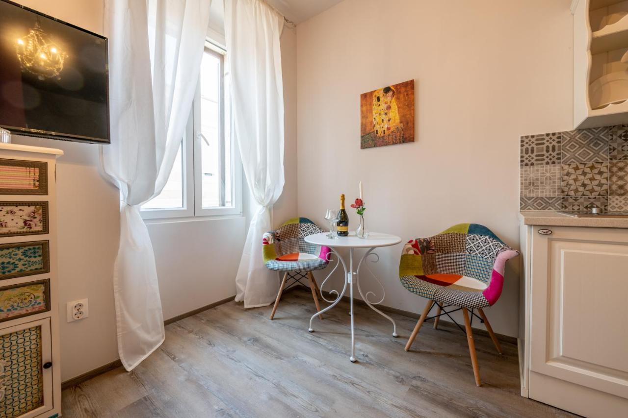 Old City Romantic Studios 4 With Free Private Parking Pula Ngoại thất bức ảnh