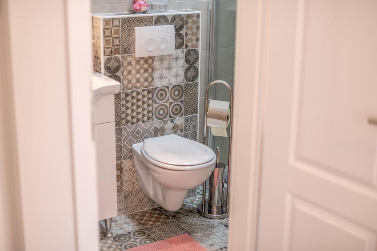 Old City Romantic Studios 4 With Free Private Parking Pula Ngoại thất bức ảnh