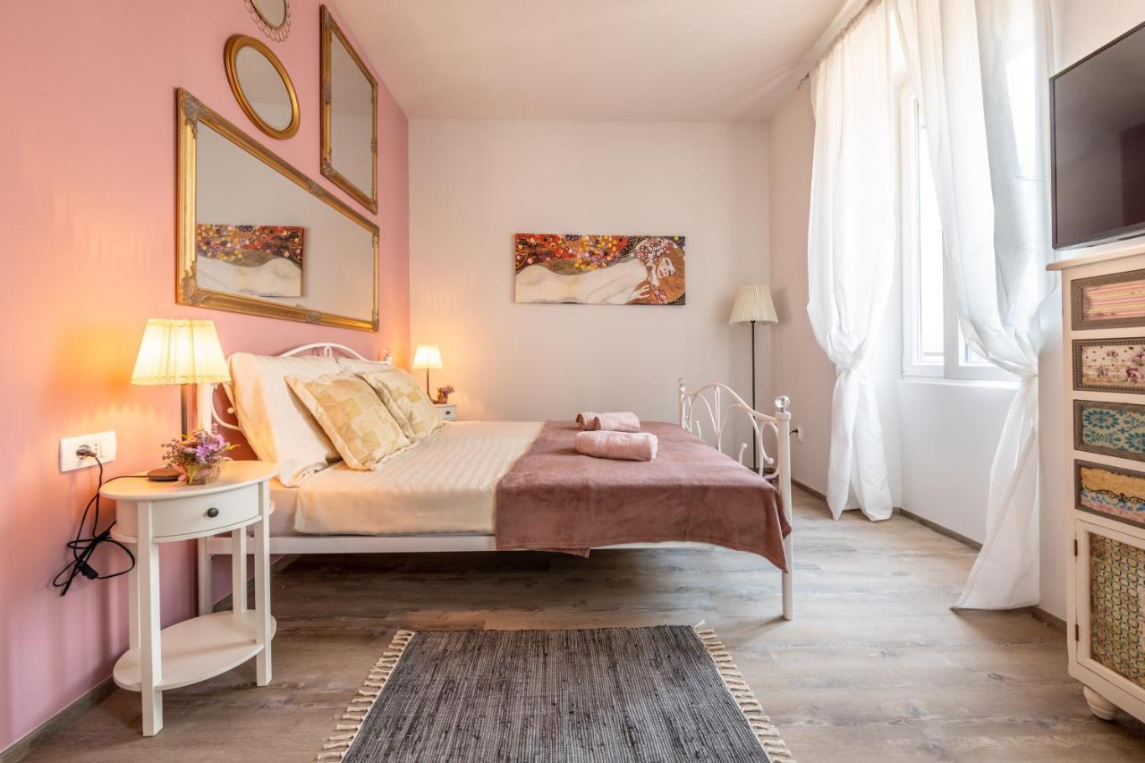Old City Romantic Studios 4 With Free Private Parking Pula Ngoại thất bức ảnh