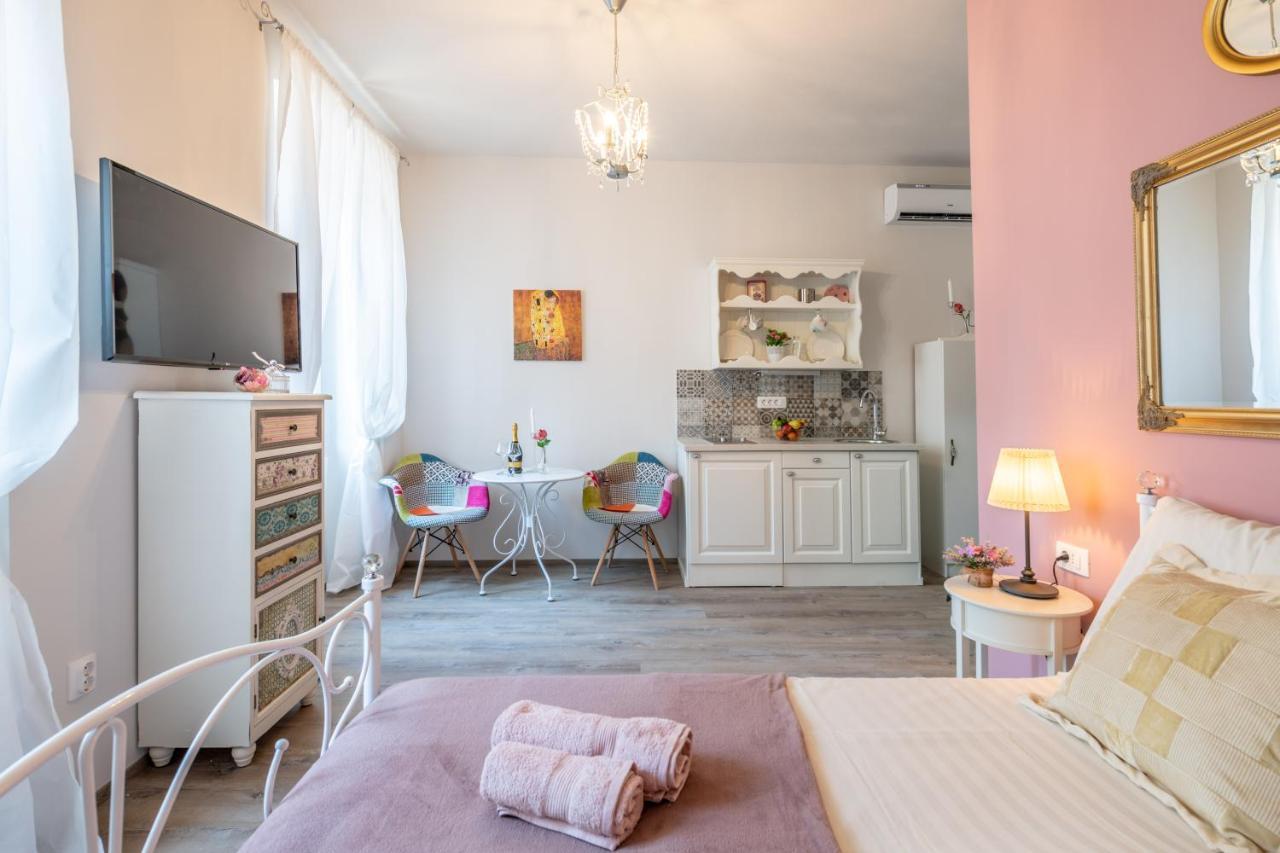 Old City Romantic Studios 4 With Free Private Parking Pula Ngoại thất bức ảnh