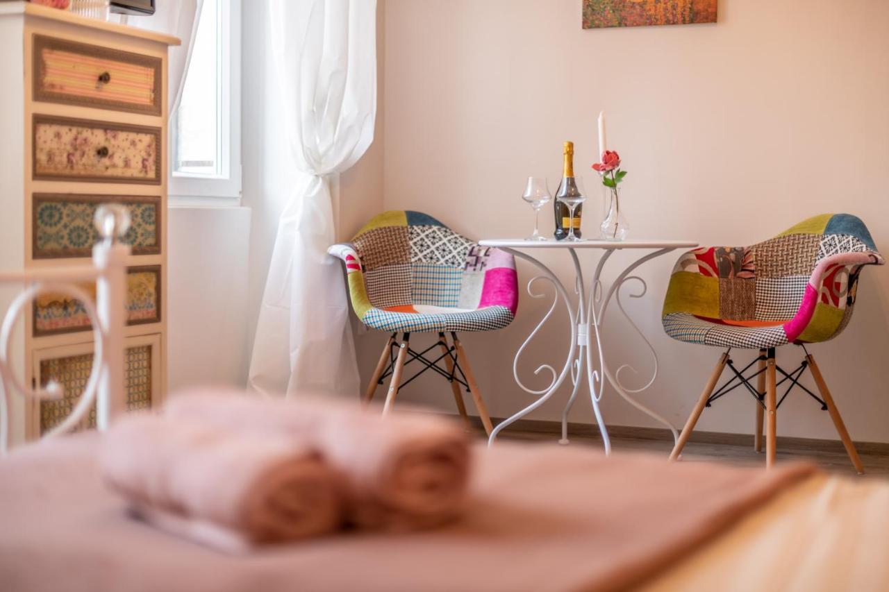 Old City Romantic Studios 4 With Free Private Parking Pula Ngoại thất bức ảnh