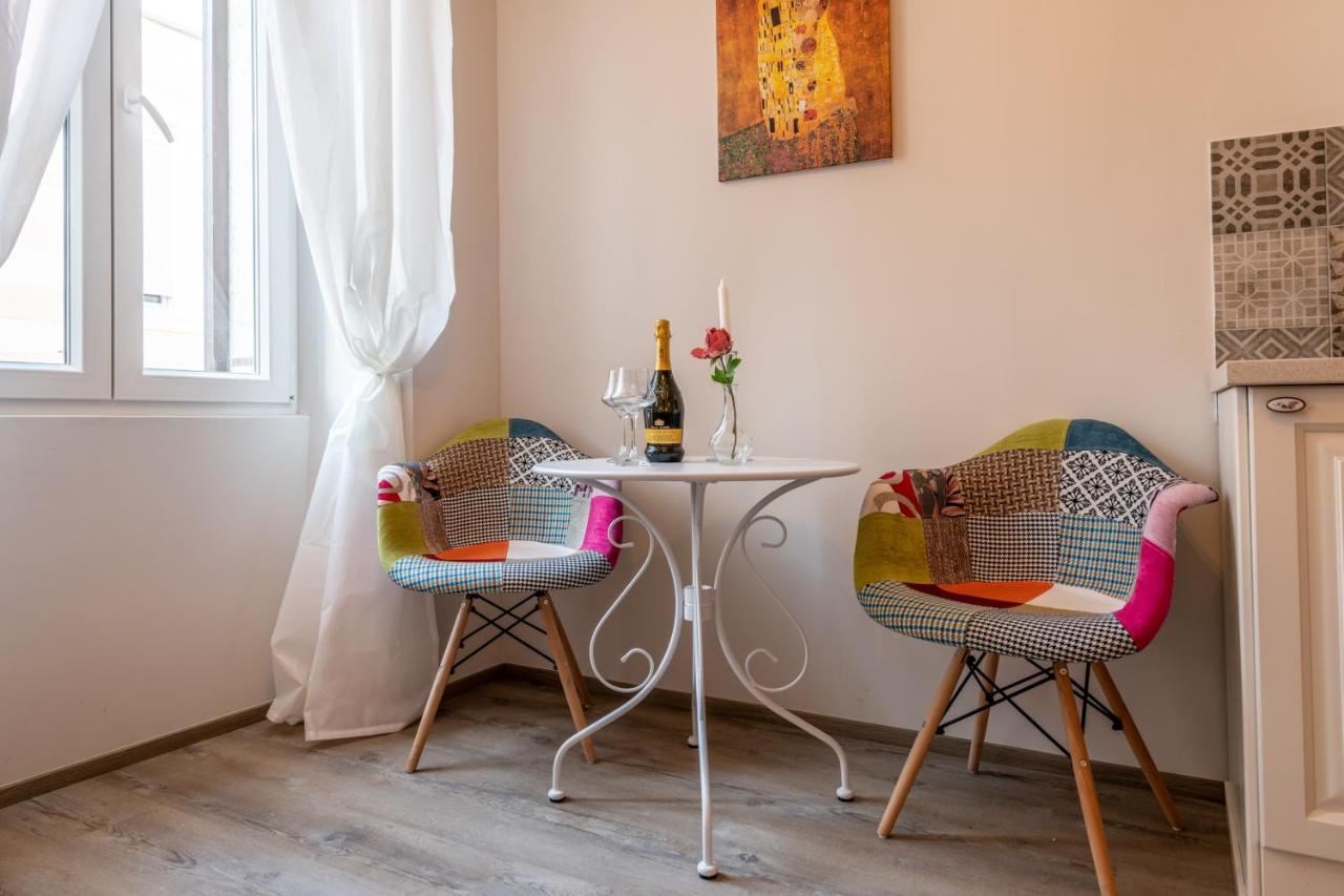 Old City Romantic Studios 4 With Free Private Parking Pula Ngoại thất bức ảnh