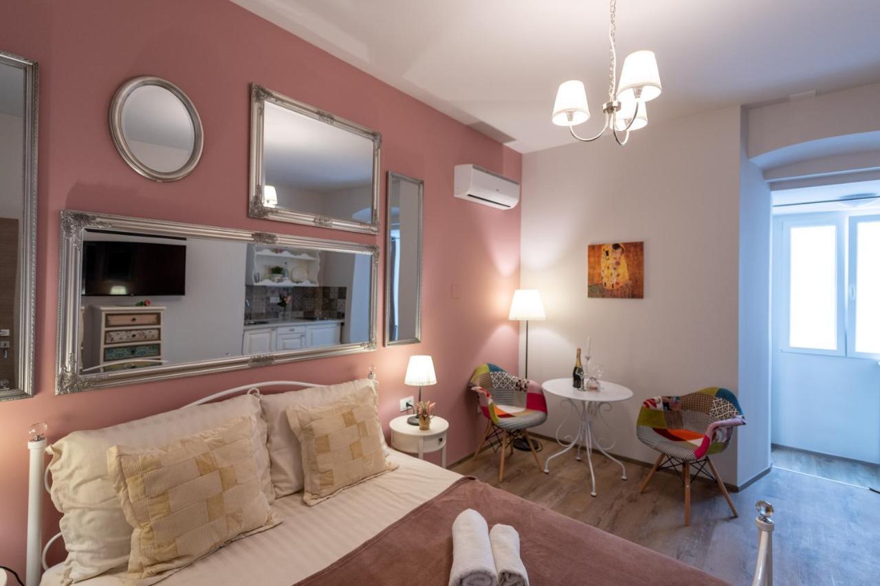Old City Romantic Studios 4 With Free Private Parking Pula Ngoại thất bức ảnh